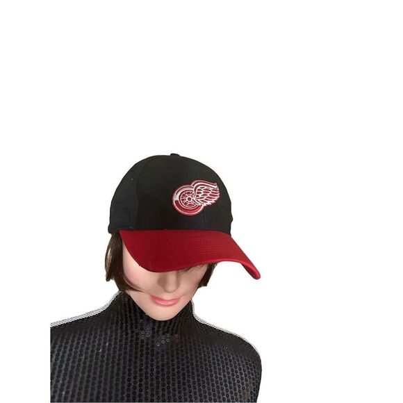 Detroit Red Wings NHL Baseball Cap Hat Black and Red Unisex Adult - Picture 1 of 4